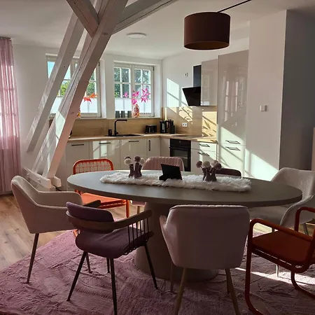 Aner 9 Elegantes Fuer Bis Zu 8 Personen Mit Infrarotsauna Und Grosszuegiger, Offener Loggia * Drezno