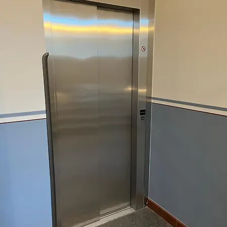 Aner 9 Elegantes Fuer Bis Zu 8 Personen Mit Infrarotsauna Und Grosszuegiger, Offener Loggia Apartament Drezno