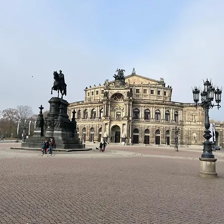 Aner 9 Elegantes Fuer Bis Zu 8 Personen Mit Infrarotsauna Und Grosszuegiger, Offener Loggia * Drezno